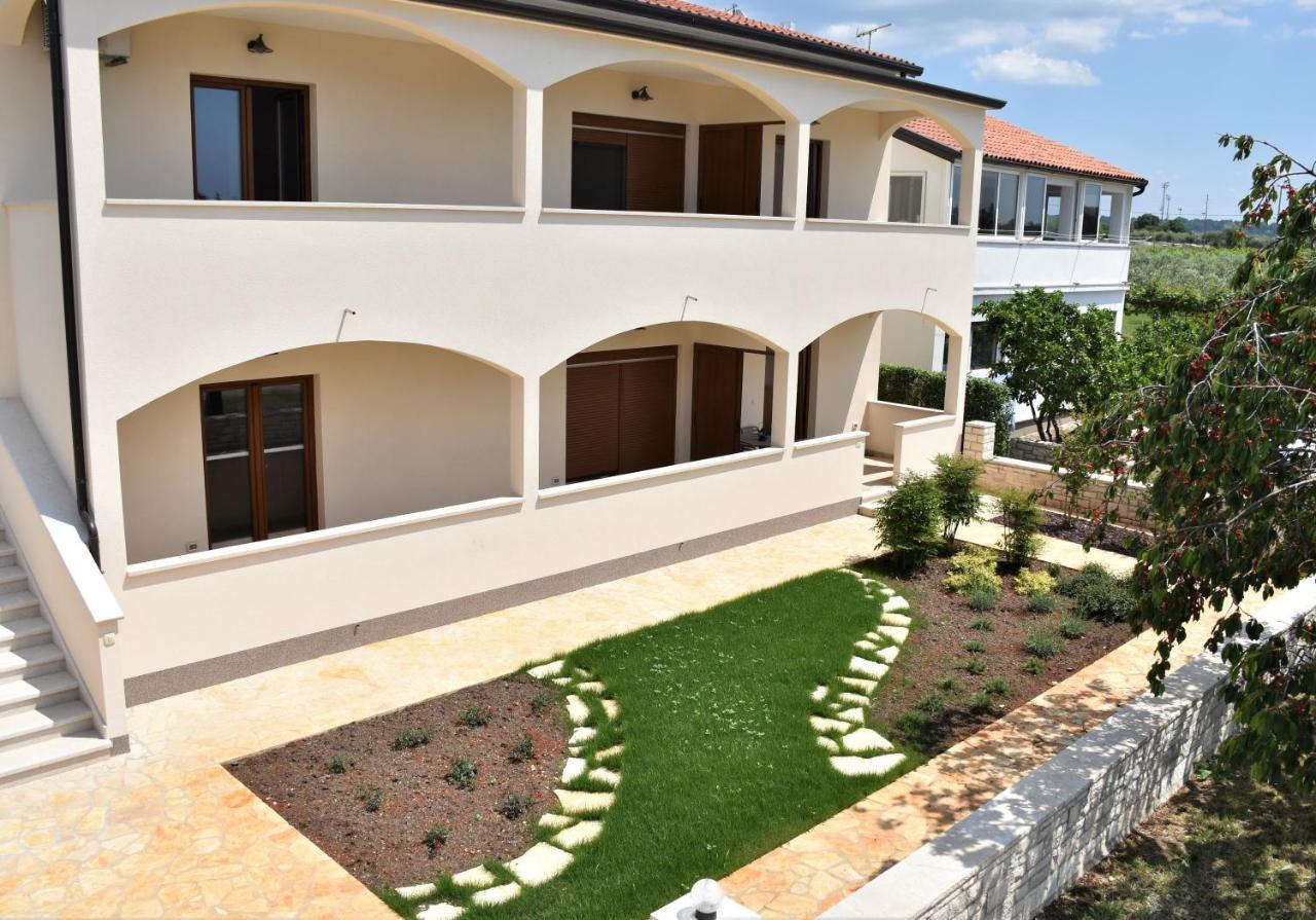Apartmani Diana Novigrad Istria Buitenkant foto