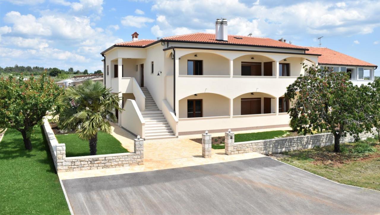 Apartmani Diana Novigrad Istria Buitenkant foto
