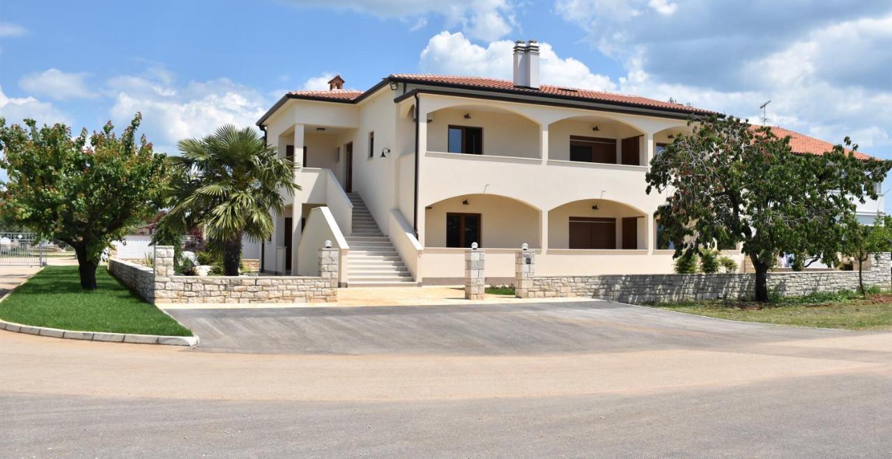Apartmani Diana Novigrad Istria Buitenkant foto