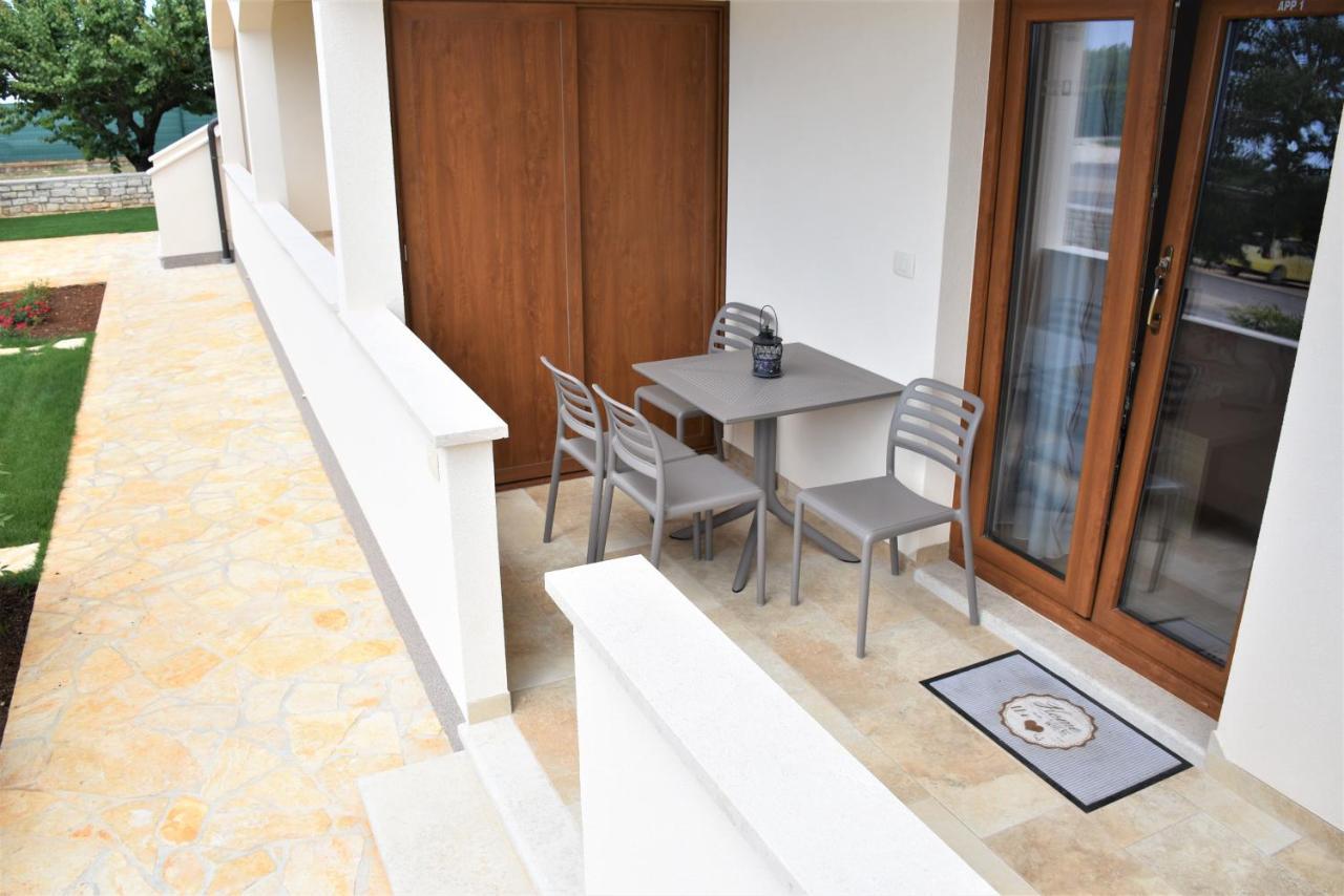 Apartmani Diana Novigrad Istria Buitenkant foto