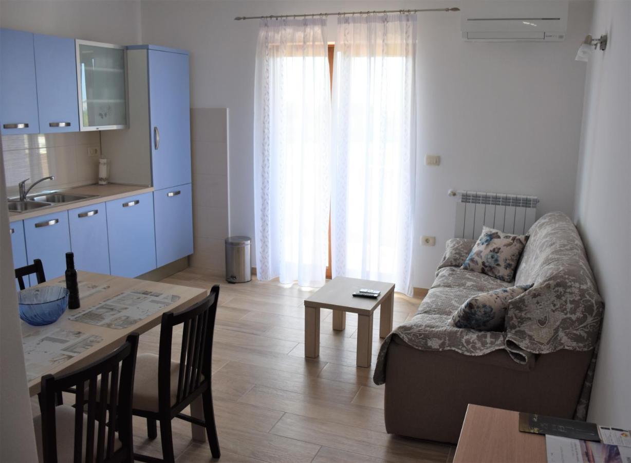 Apartmani Diana Novigrad Istria Buitenkant foto